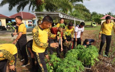 Polres Bengkulu Selatan Laksanakan Olahraga Bersama Dan Penanaman Pepaya Serentak