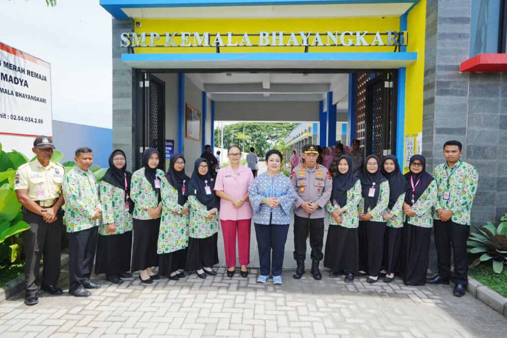 Kapolri Singgung Wujudkan Generasi Emas Usai Tinjau SMP Kemala Bhayangkari Karanganyar